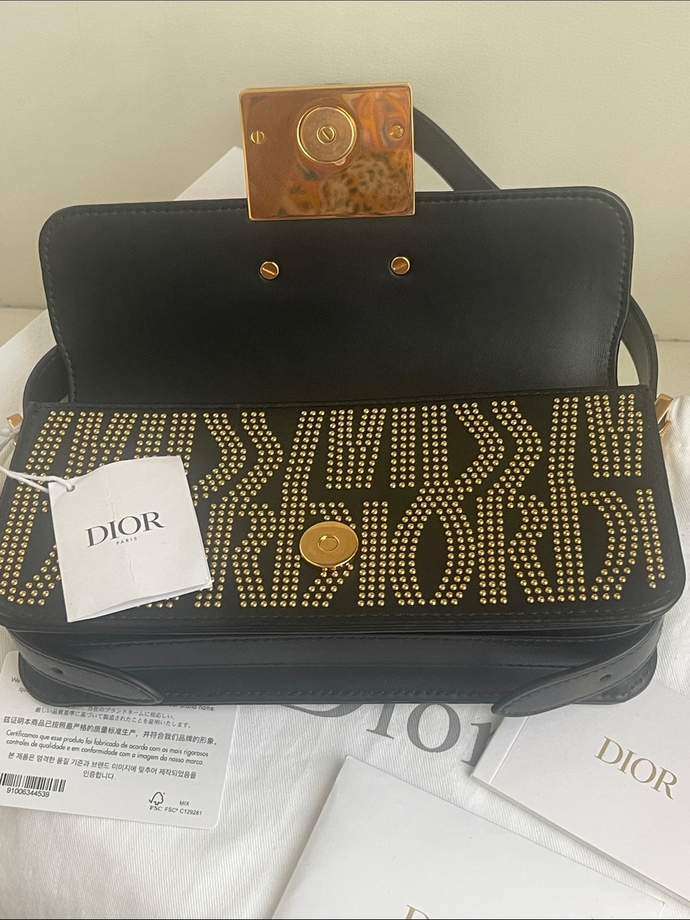 NWT Miss Dior 2024-2025 gold studded flap bag / 18
Studded in gold - Picture 5 of 12